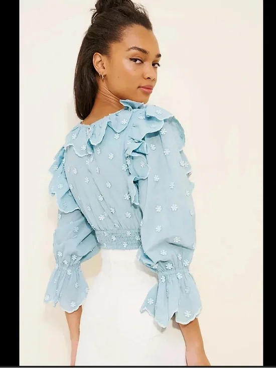 Anthropologie Hannah Lynn chambray embroidered smocked crop top longslv blouse - Picture 4 of 12